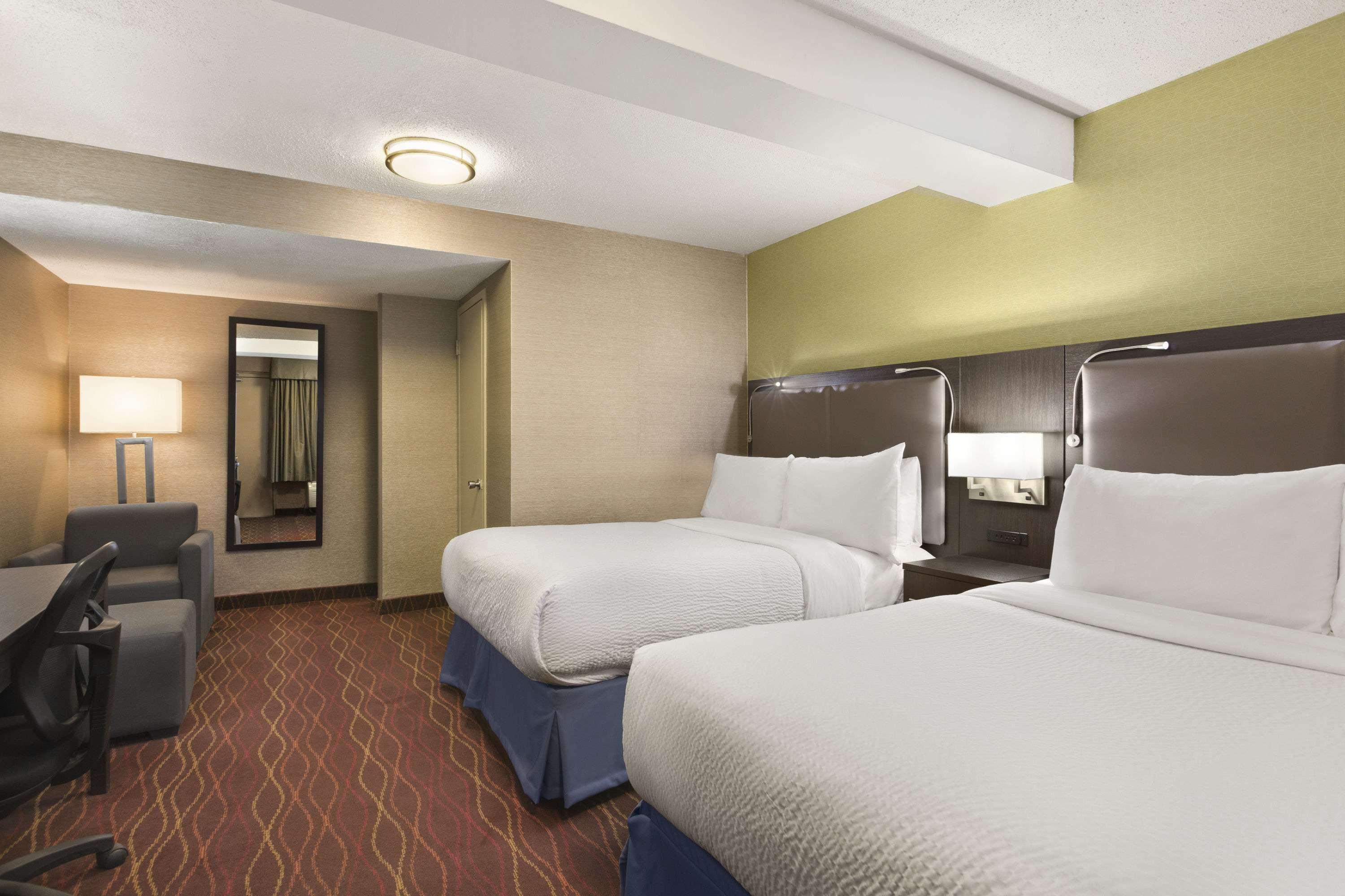 Days Inn By Wyndham Ottawa Exteriör bild